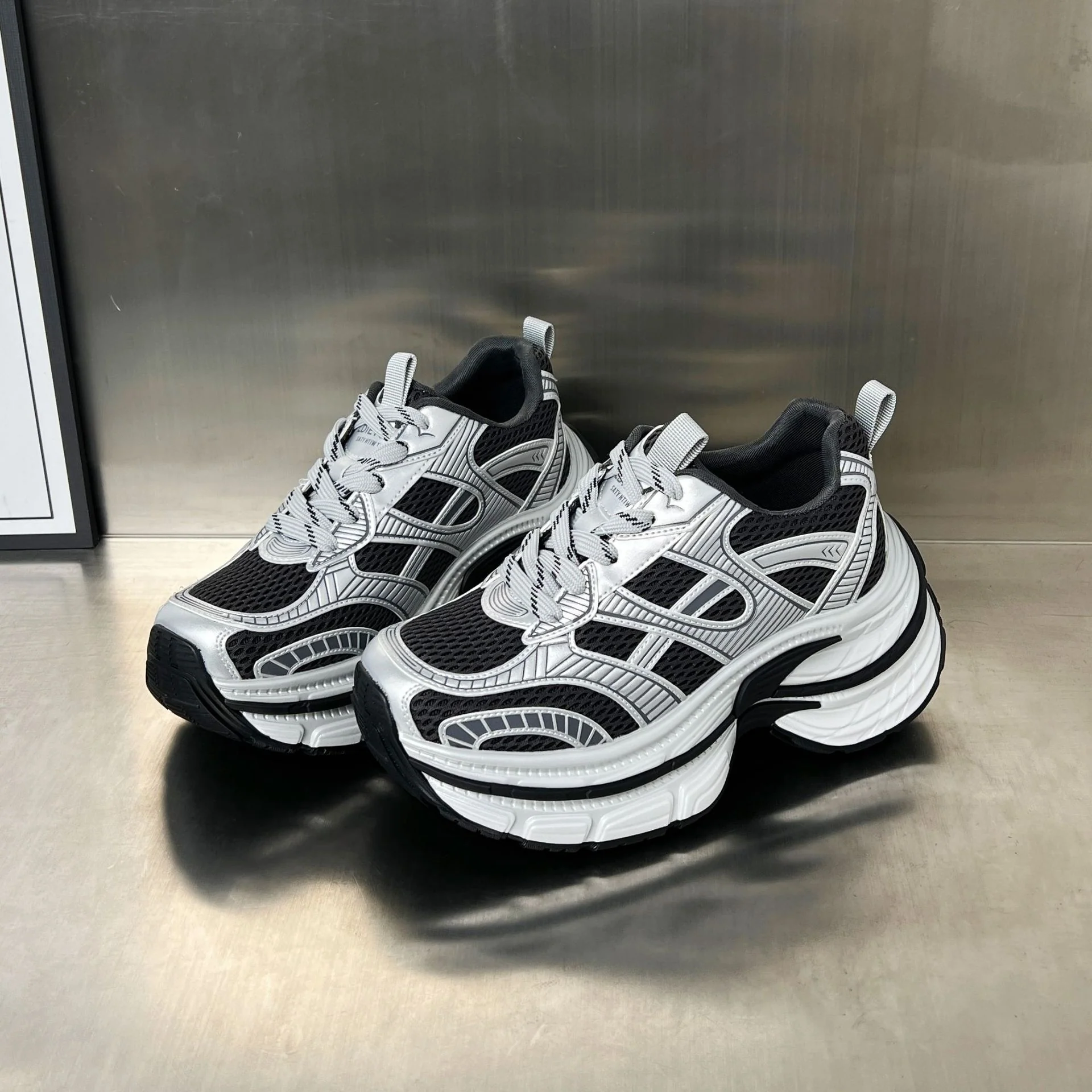 Damen Lauf-Sneaker mit atmungsaktiver Mesh-Oberfläche und stoßdämpfender Sohle Heidi Mode - Image 2