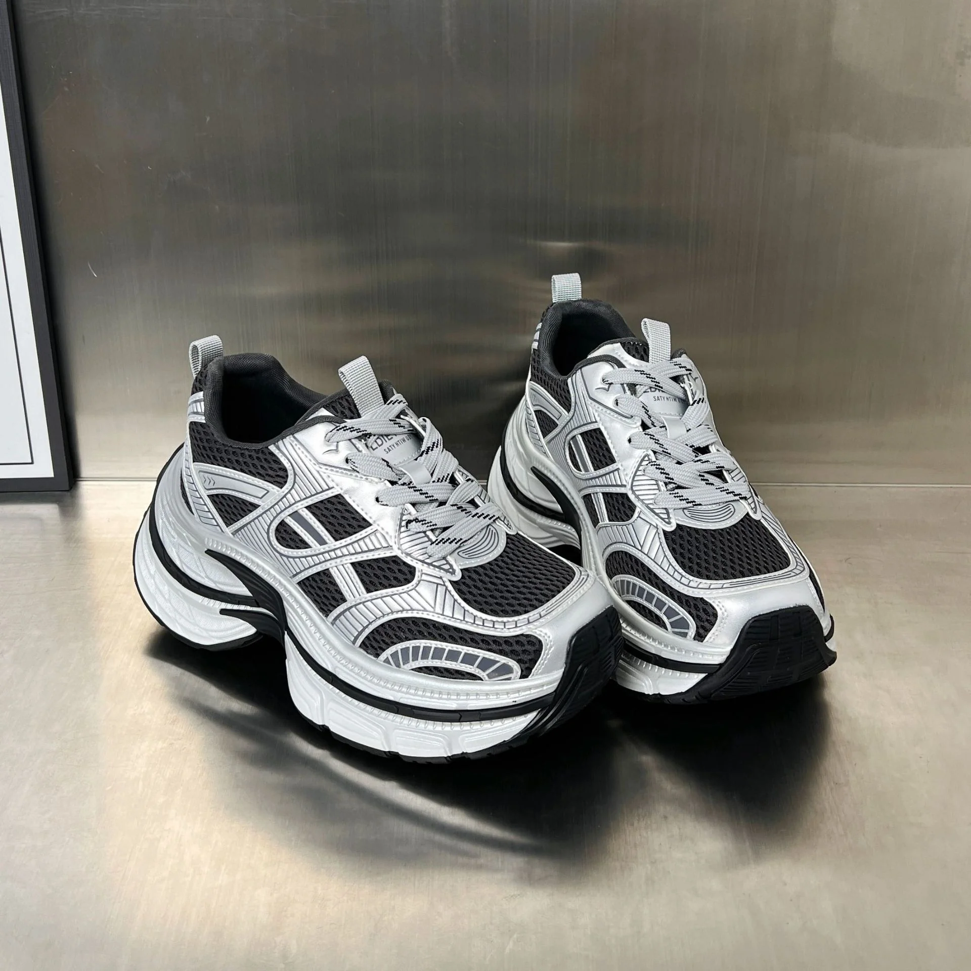 Damen Lauf-Sneaker mit atmungsaktiver Mesh-Oberfläche und stoßdämpfender Sohle Heidi Mode - Image 4