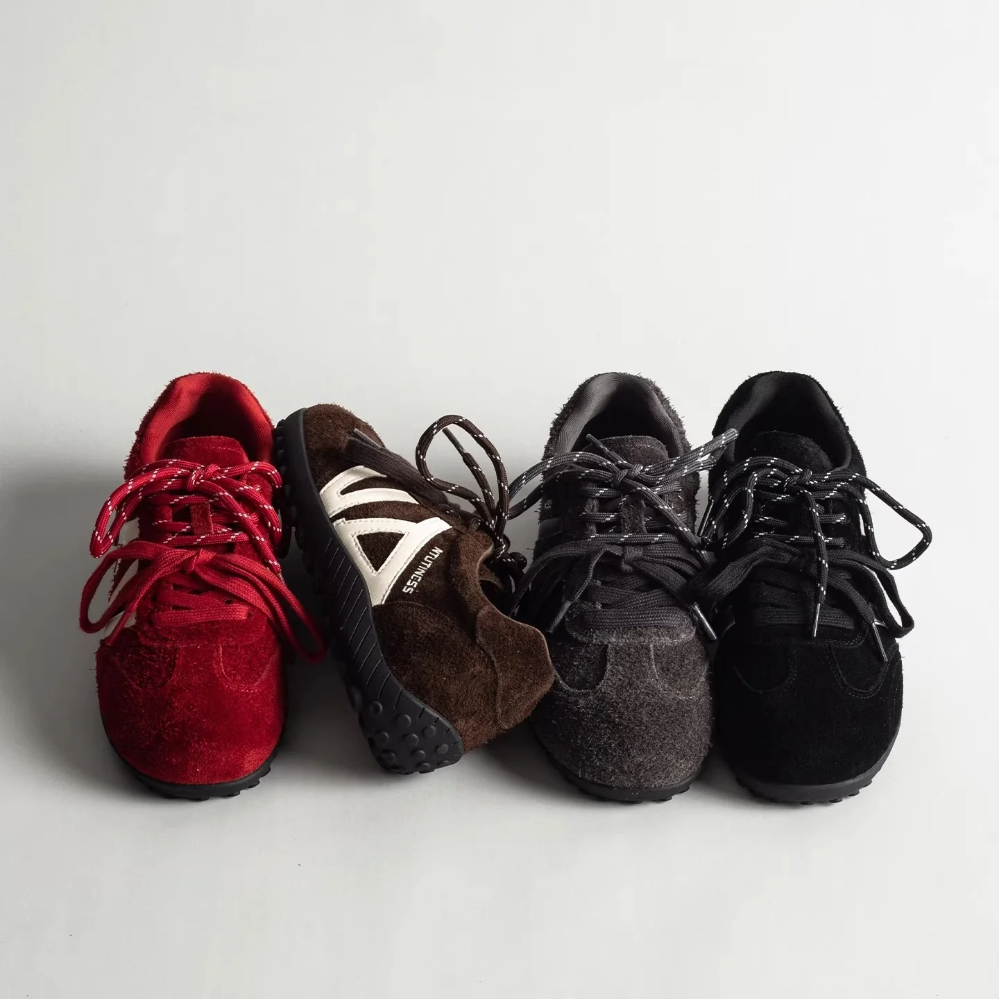 Damen Lauf Sneakers mit Sportlichem Design und Hochwertigem Wildleder Heidi Mode