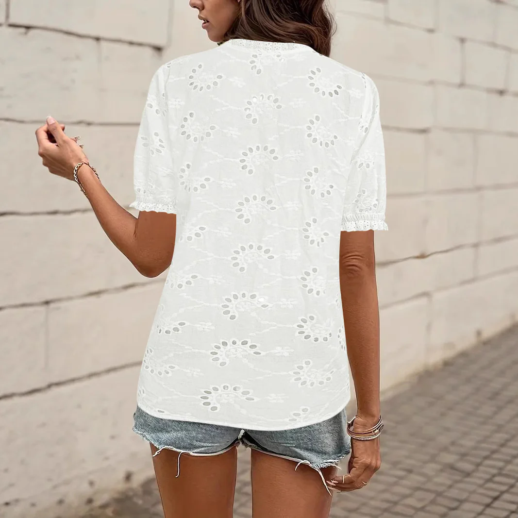 Damen luftiges Blusenshirt mit kunstvollen Lochmustern und Knopfdetails Heidi-Mode - Image 3