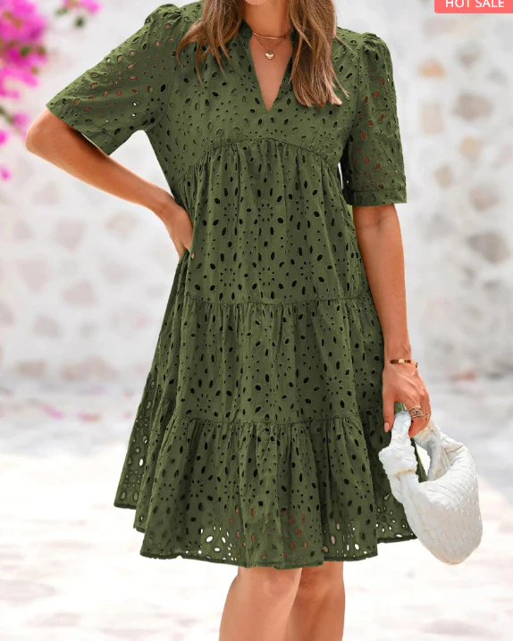 Damen luftiges Broderie Anglaise Kleid mit V-Ausschnitt und Rüschensaum Heidi-Mode - Image 4