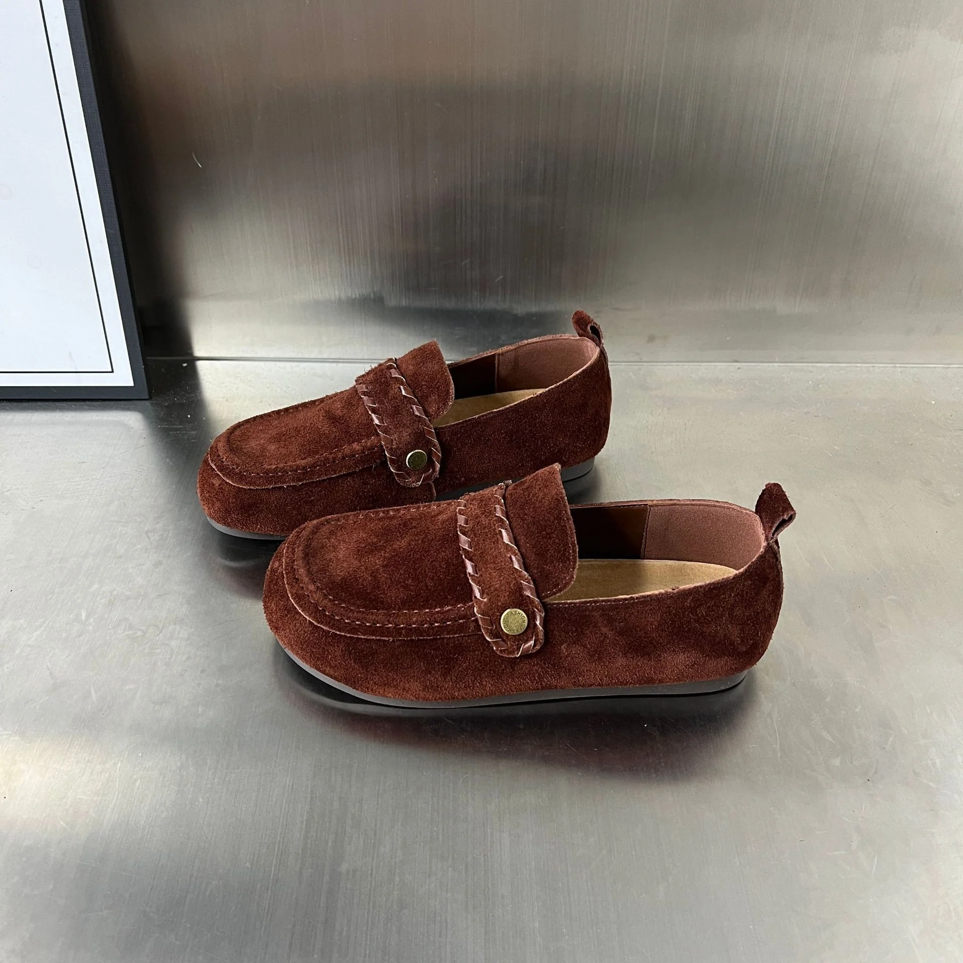 Damen Luxuriöse Wildleder Mokassins mit modischer Schnallenverzierung Heidi Mode - Image 2
