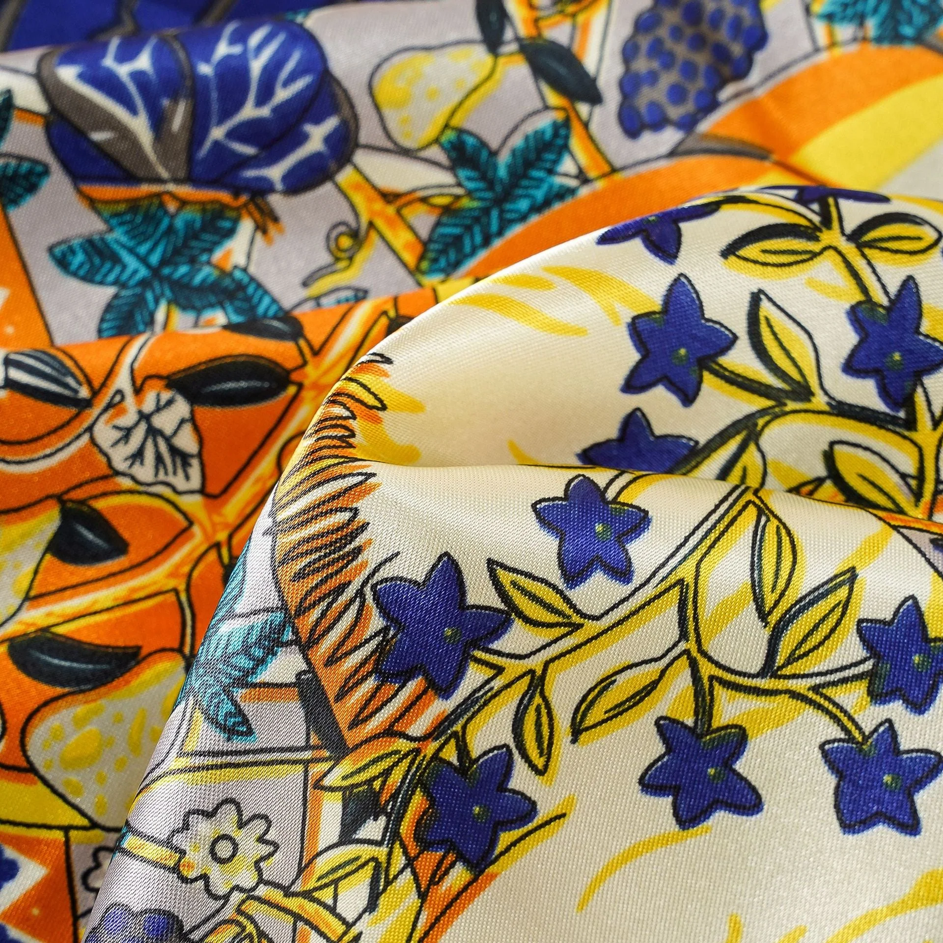 Damen Luxuriöser Seidenschal mit Kunstvollem Floralen Design und Schimmerndem Glanz Heidi-Mode - Image 5