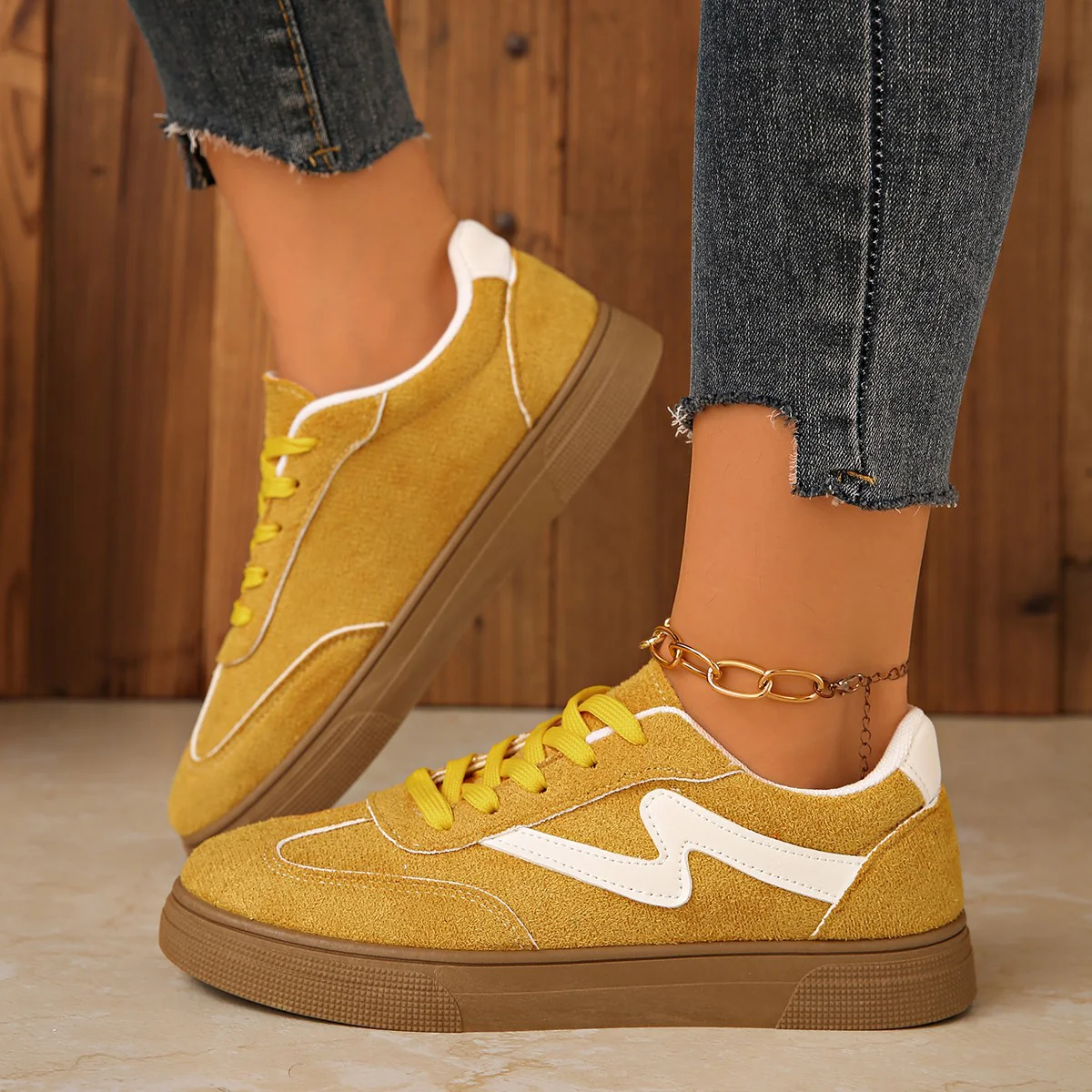 Damen Mode-Sneaker mit hochwertiger Veloursleder-Oberfläche und rutschfester Gummisohle Heidi Mode - Image 3