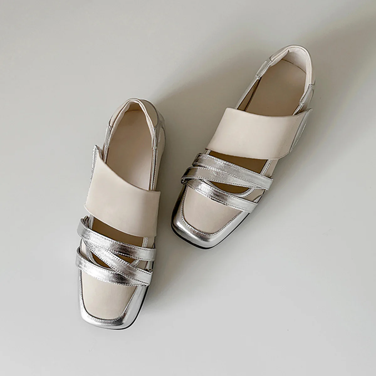Damen Modische Ballerina-Schuhe mit dekorativen Metallic-Details Heidi Mode - Image 8