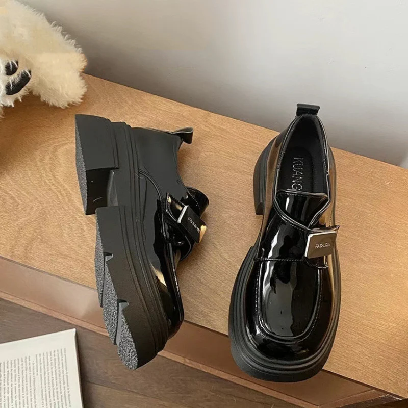 Damen Modische Chunky Boots mit innovativer Schnalle und robustem Design Heidi Mode - Image 6