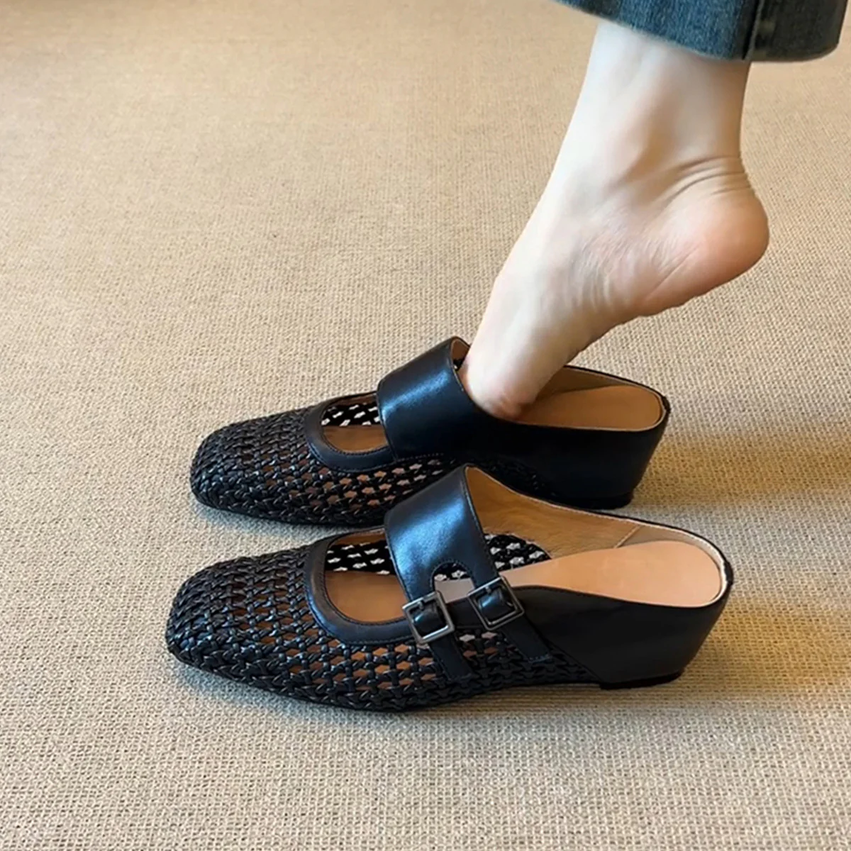 Damen modische Clogs mit dekorativen Schnallen und atmungsaktivem Netzdesign Heidi Mode - Image 2