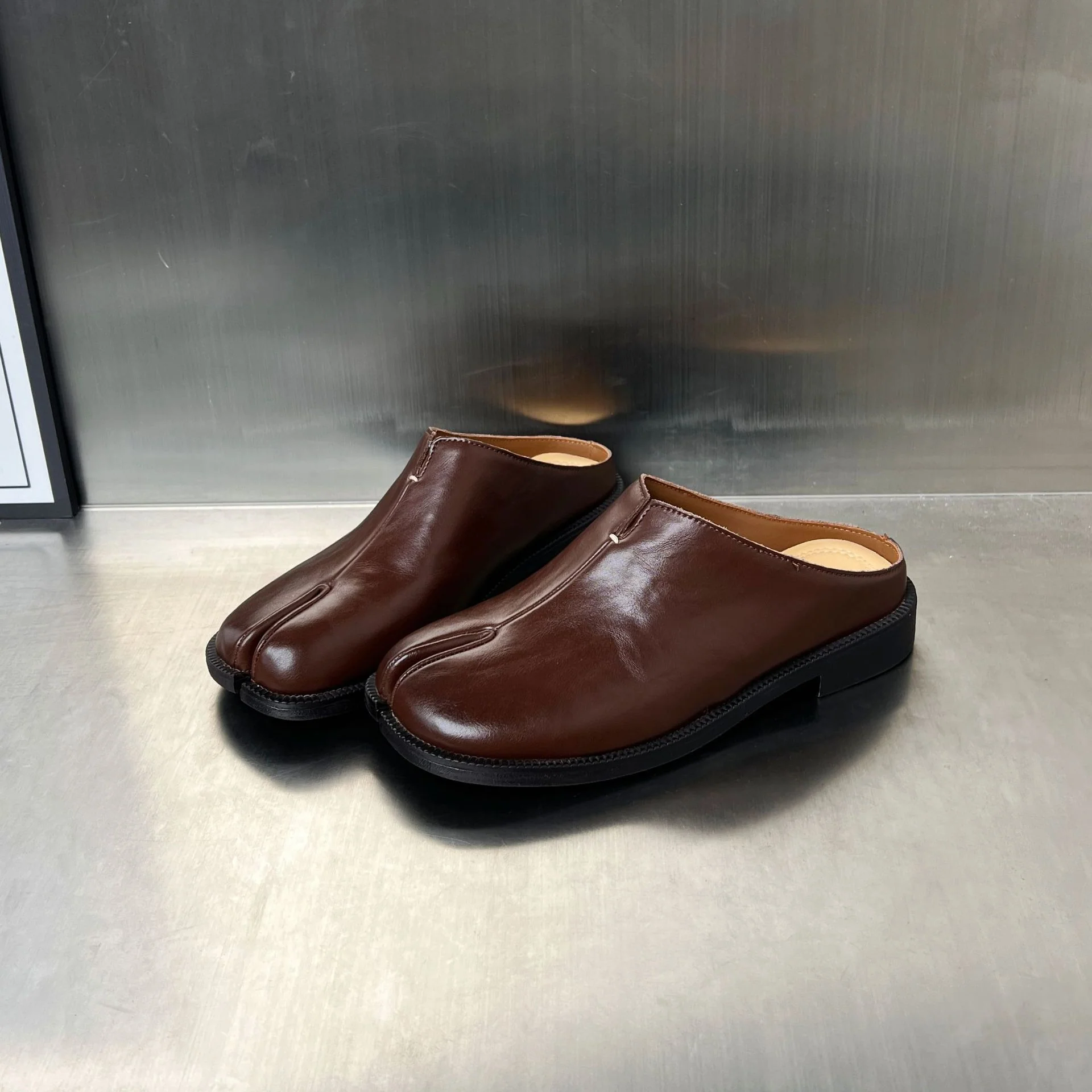 Damen modische Clogs mit einzigartigem Design und bequemer Schnallenverzierung Heidi Mode - Image 2