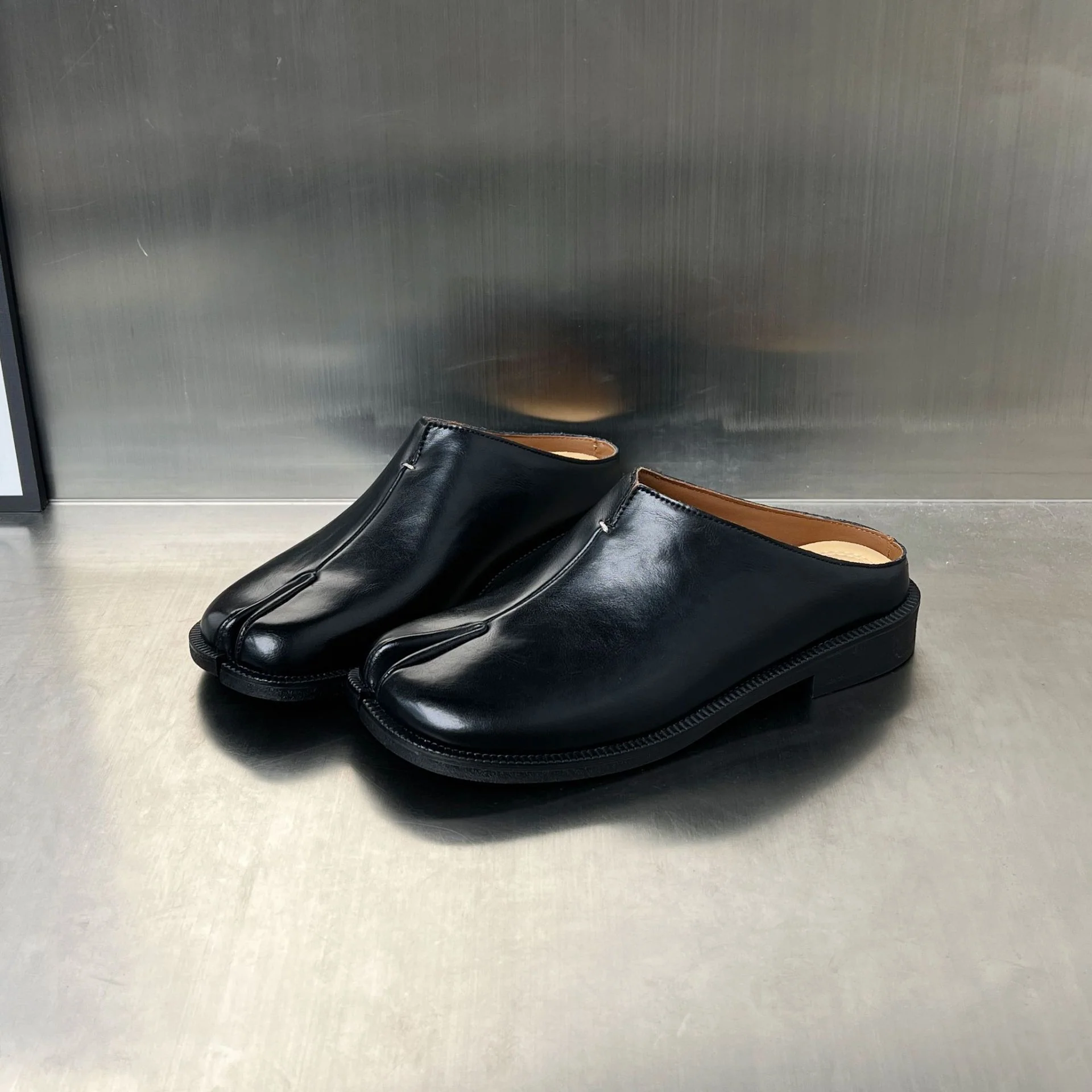 Damen modische Clogs mit einzigartigem Design und bequemer Schnallenverzierung Heidi Mode - Image 6