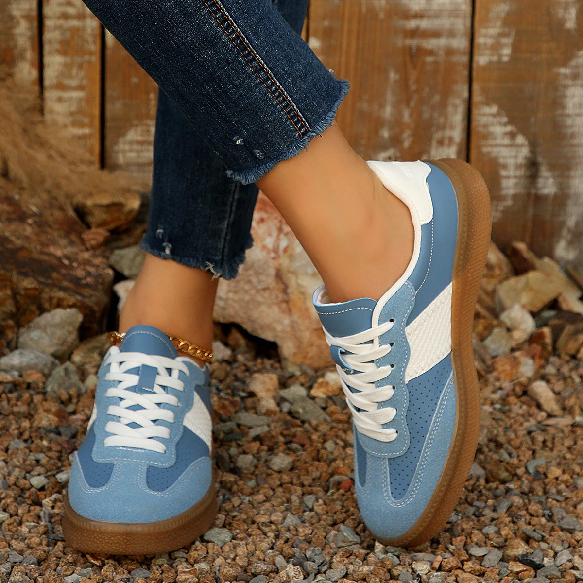 Damen Modische Freizeitsneaker mit perforiertem Obermaterial und rutschfester Laufsohle Heidi Mode - Image 2