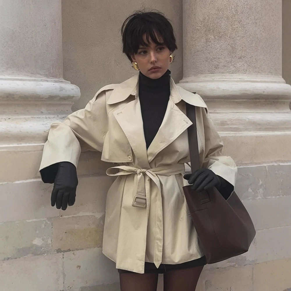 Damen Modische Kurztrenchjacke mit Taillenknoten und großzügigen Taschen Heidi-Mode - Image 2