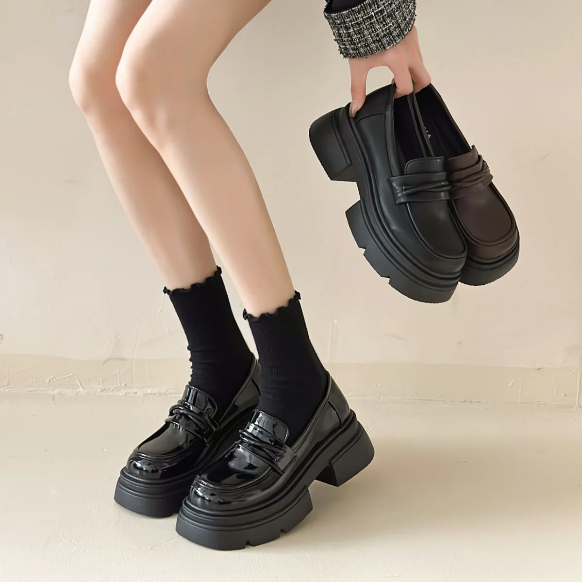 Damen Modische Loafers mit glänzender Oberfläche und robustem Plateau Heidi Mode - Image 2