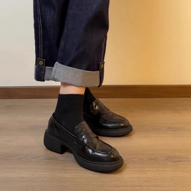Damen modische Loafers mit robustem Blockabsatz und glänzender Lederoberfläche Heidi Mode - Image 2