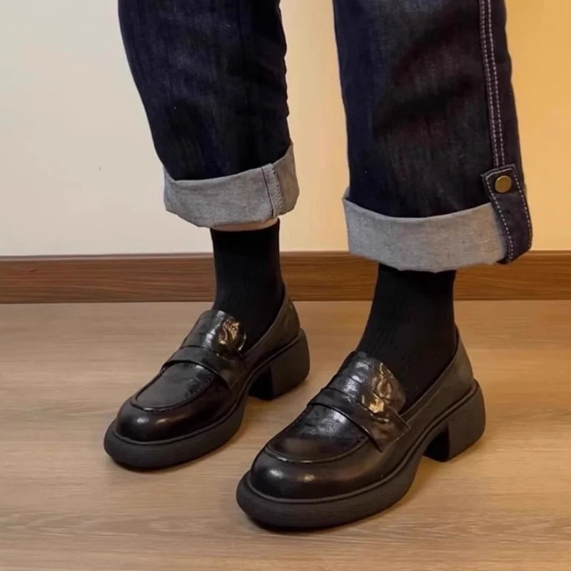 Damen modische Loafers mit robustem Blockabsatz und glänzender Lederoberfläche Heidi Mode - Image 3