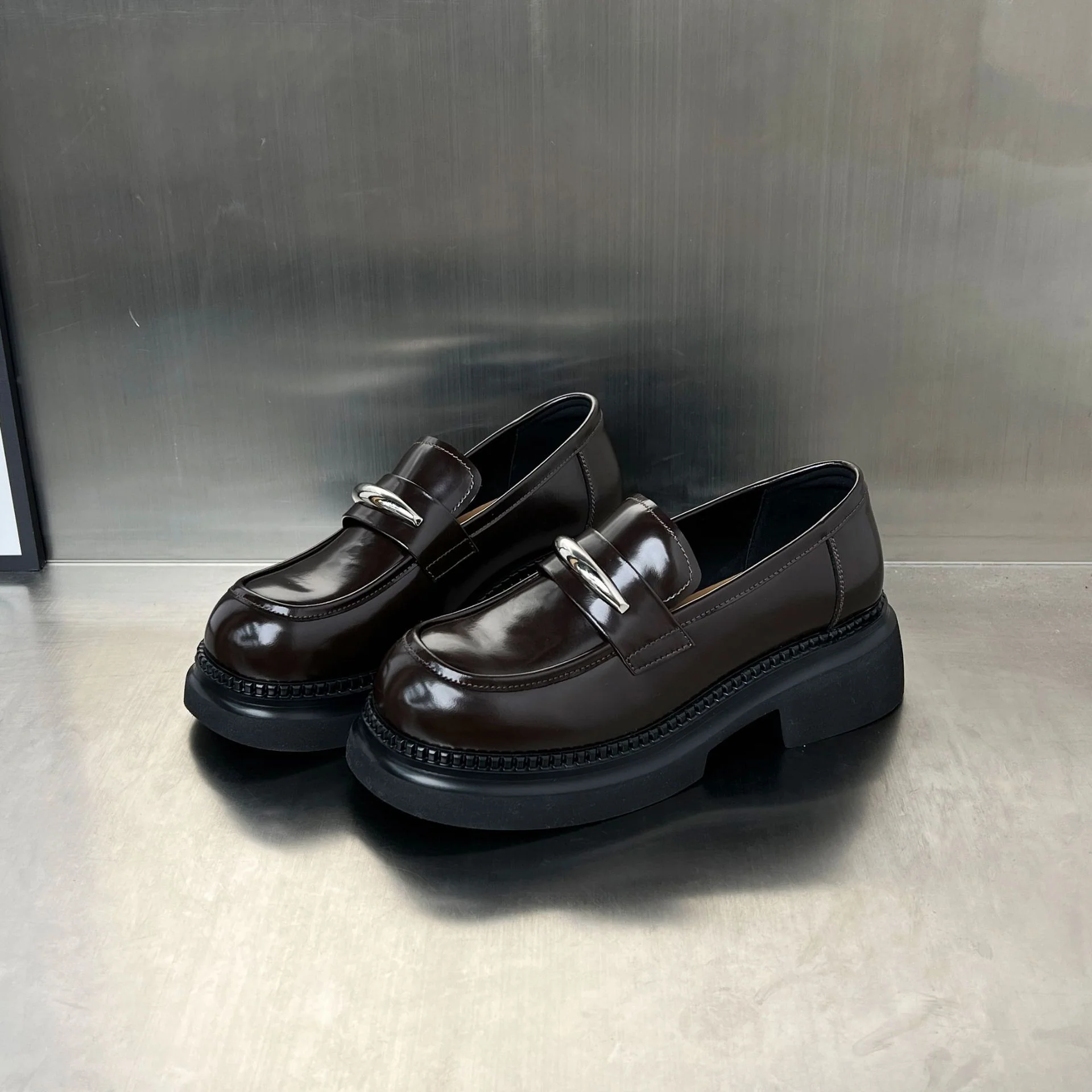 Damen Modische Loafers mit trendiger Schnallenverzierung und stabiler Plateausohle Heidi Mode - Image 2