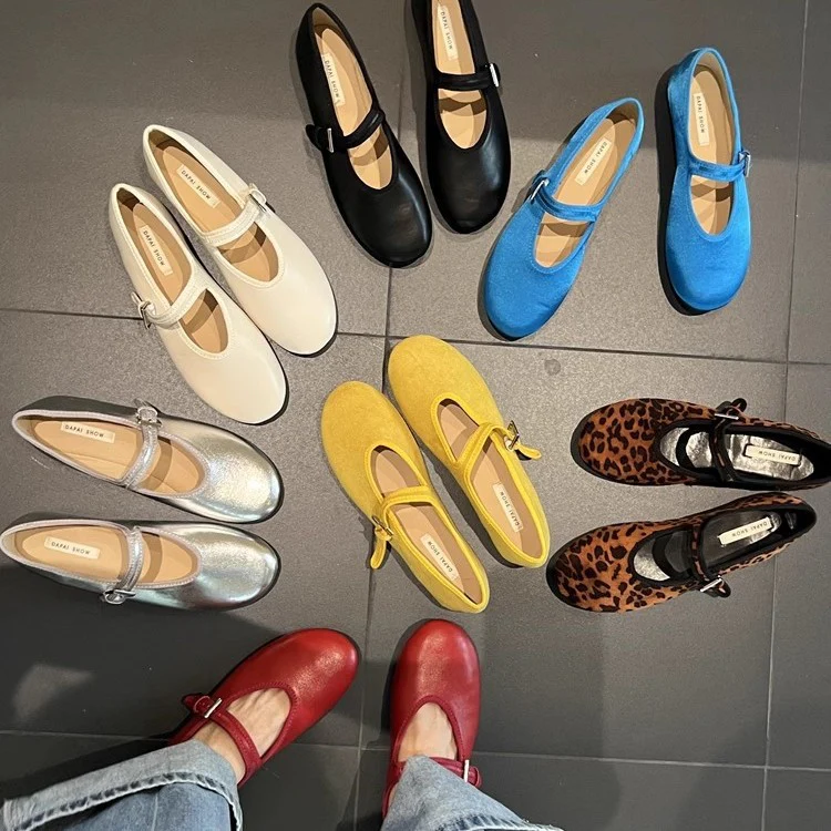 Damen modische Mary Janes mit verstellbarem Riemen und glänzender Oberfläche Heidi Mode
