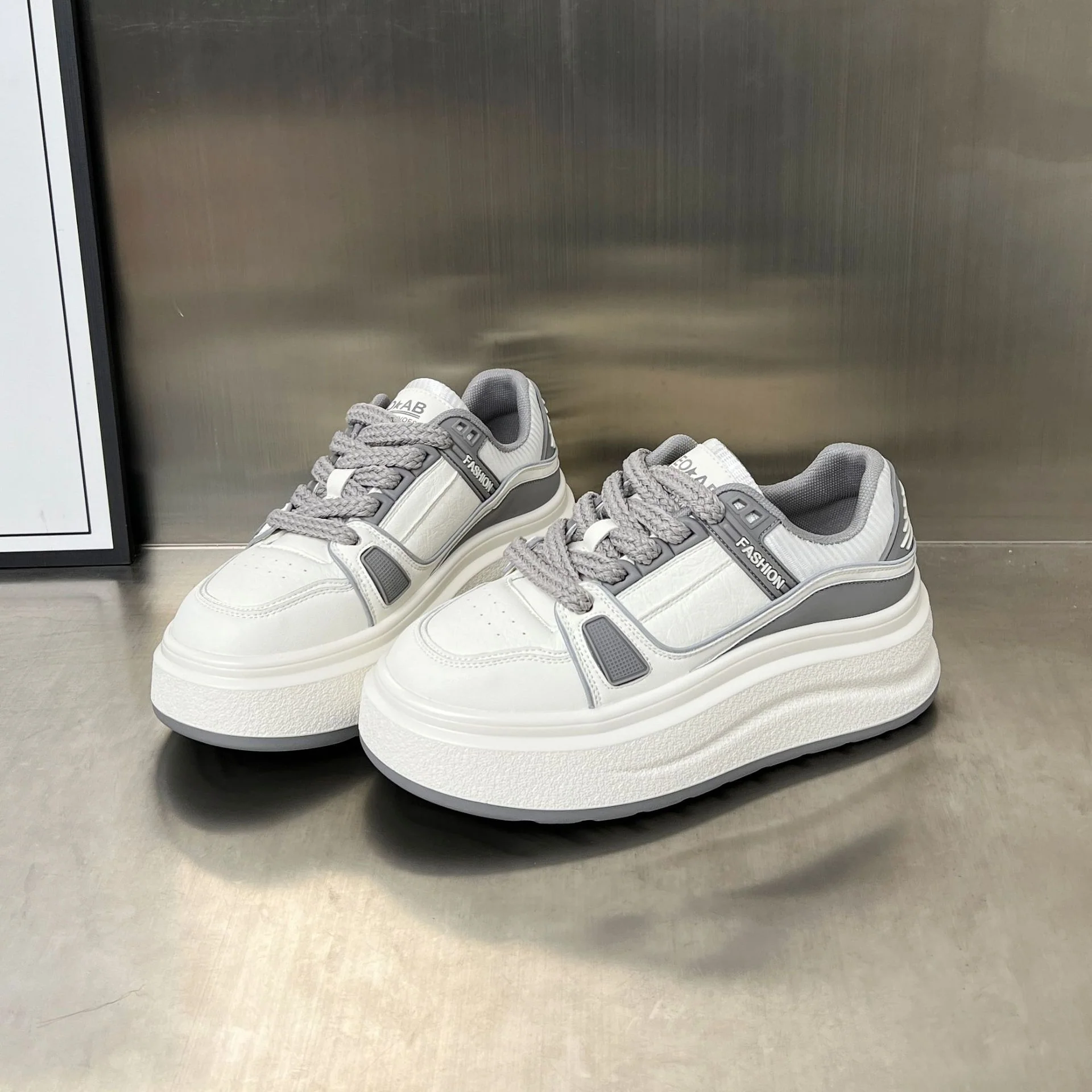 Damen modische Plateau-Sneaker mit atmungsaktiver Struktur und dämpfendem Fußbett Heidi Mode - Image 4
