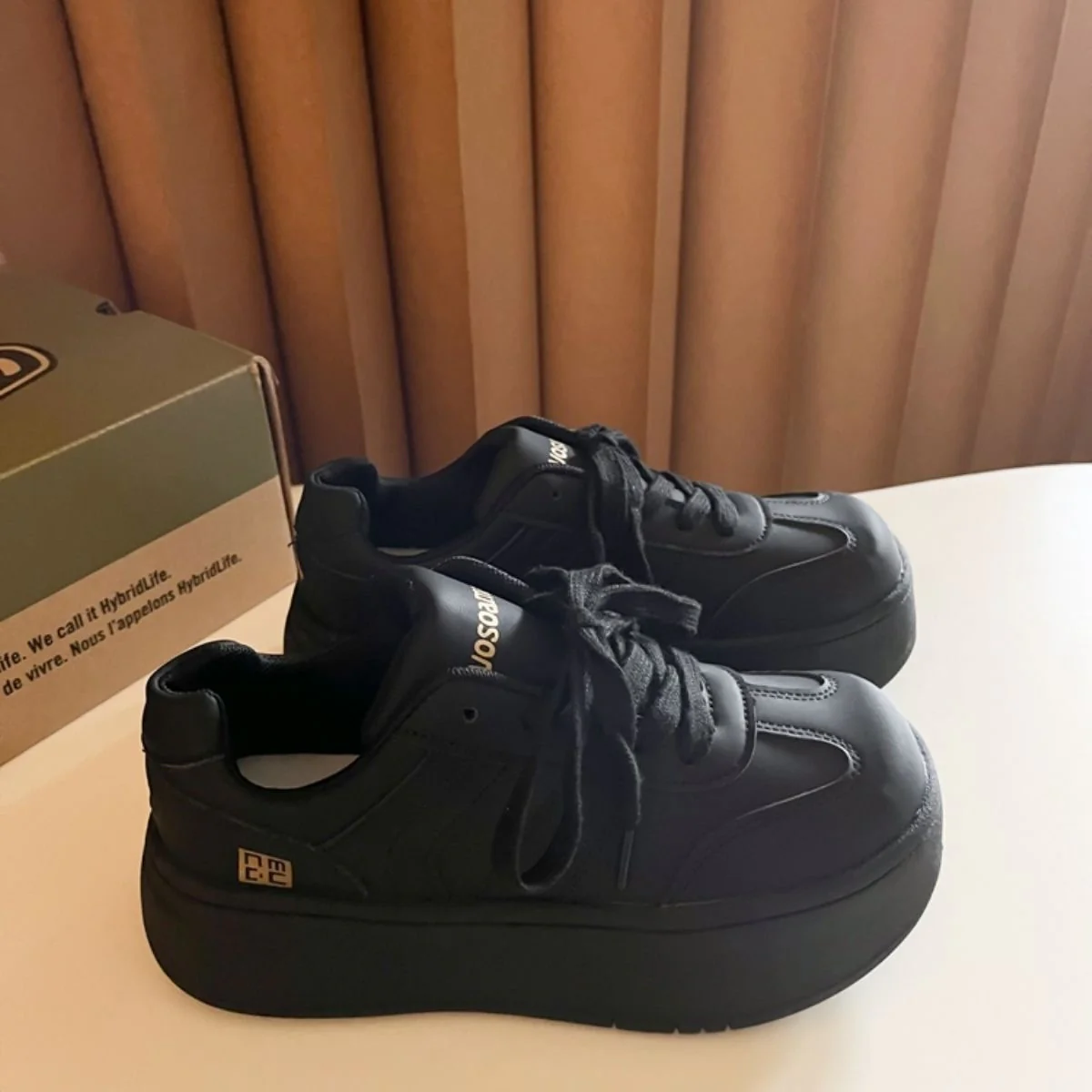 Damen Modische Plateau-Sneaker mit bequemem Schnürsystem und urbanem Design Heidi Mode - Image 2