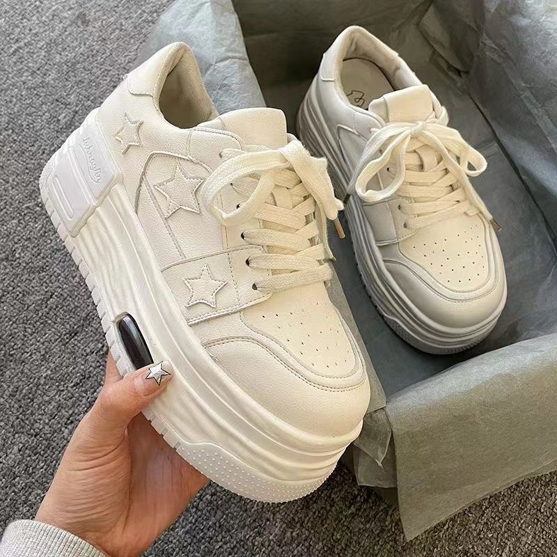 Damen modische Plateau-Sneaker mit Sternenapplikationen und verstärktem Sohlenprofil Heidi Mode - Image 2
