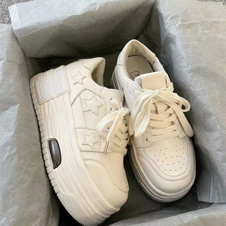 Damen modische Plateau-Sneaker mit Sternenapplikationen und verstärktem Sohlenprofil Heidi Mode - Image 4