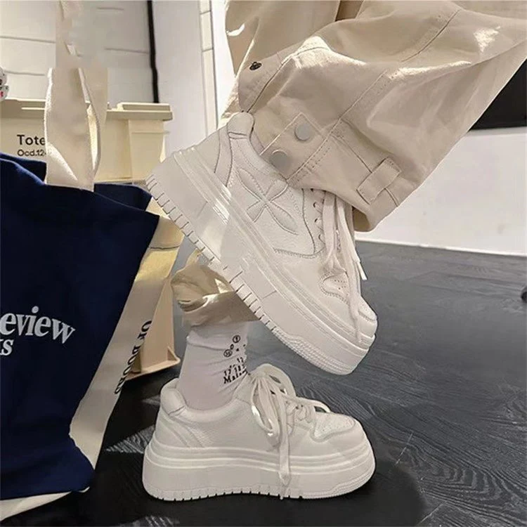 Damen modische Plateau-Sneaker mit trendigem Design und rutschfester Sohle Heidi Mode - Image 4