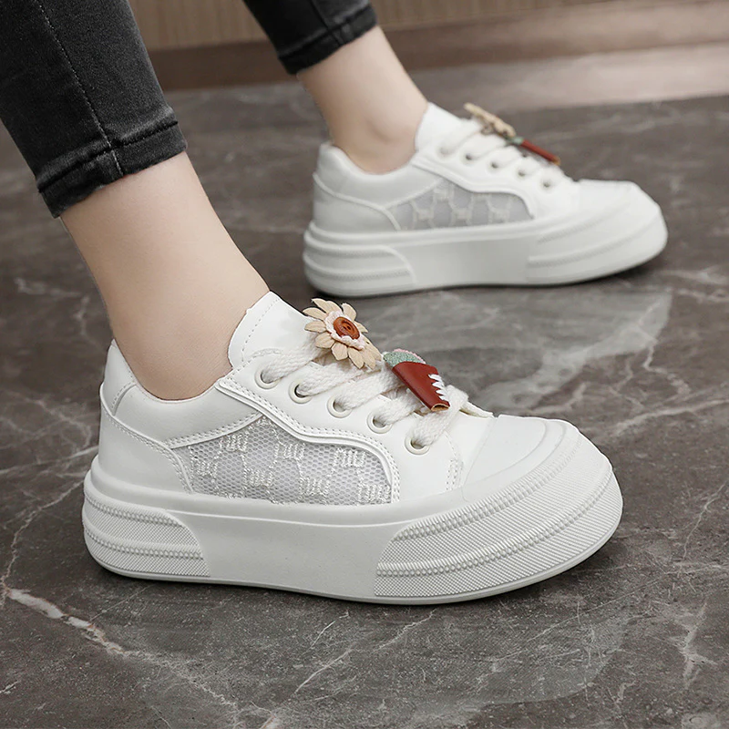 Damen modische Plateau Sneakers mit floralen Applikationen Heidi Mode - Image 3