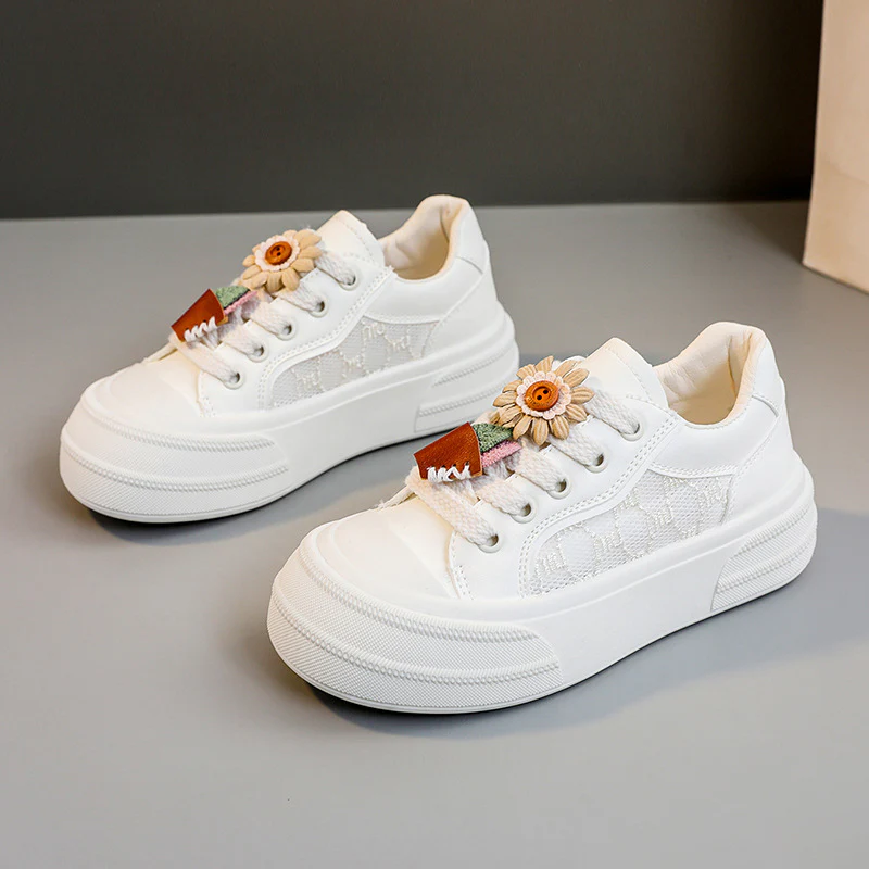 Damen modische Plateau Sneakers mit floralen Applikationen Heidi Mode - Image 6