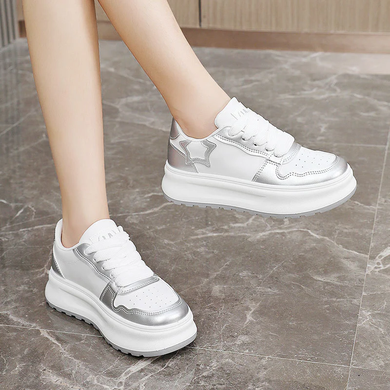 Damen modische Plateau Sneakers mit metallic Akzenten und atmungsaktiver Oberfläche Heidi Mode - Image 3