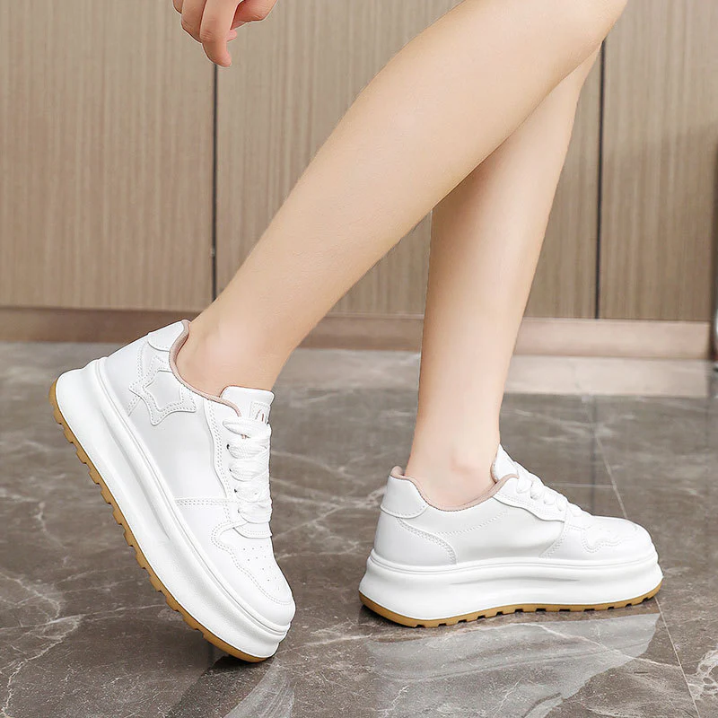 Damen modische Plateau Sneakers mit metallic Akzenten und atmungsaktiver Oberfläche Heidi Mode - Image 4