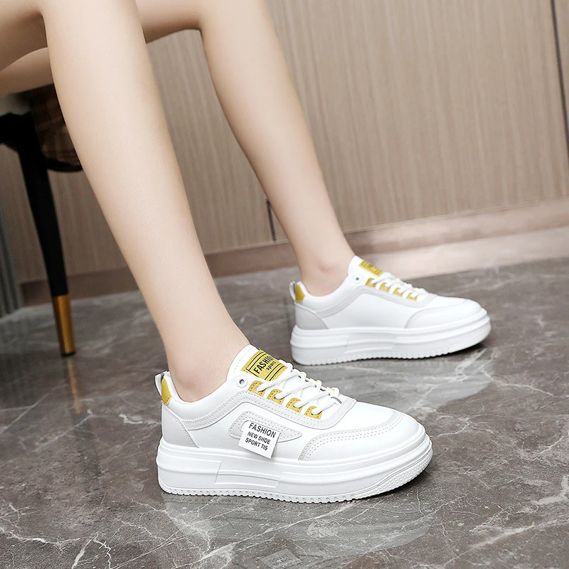 Damen modische Plateau Sneakers mit sportlicher Profilsohle und atmungsaktiver Konstruktion Heidi Mode - Image 3