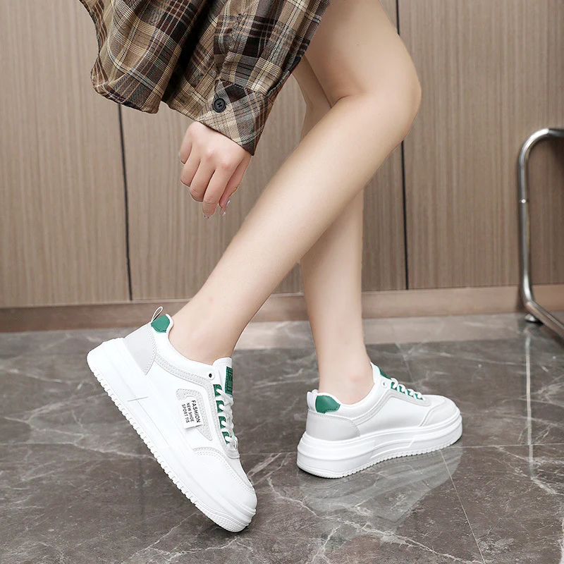 Damen modische Plateau Sneakers mit sportlicher Profilsohle und atmungsaktiver Konstruktion Heidi Mode - Image 4