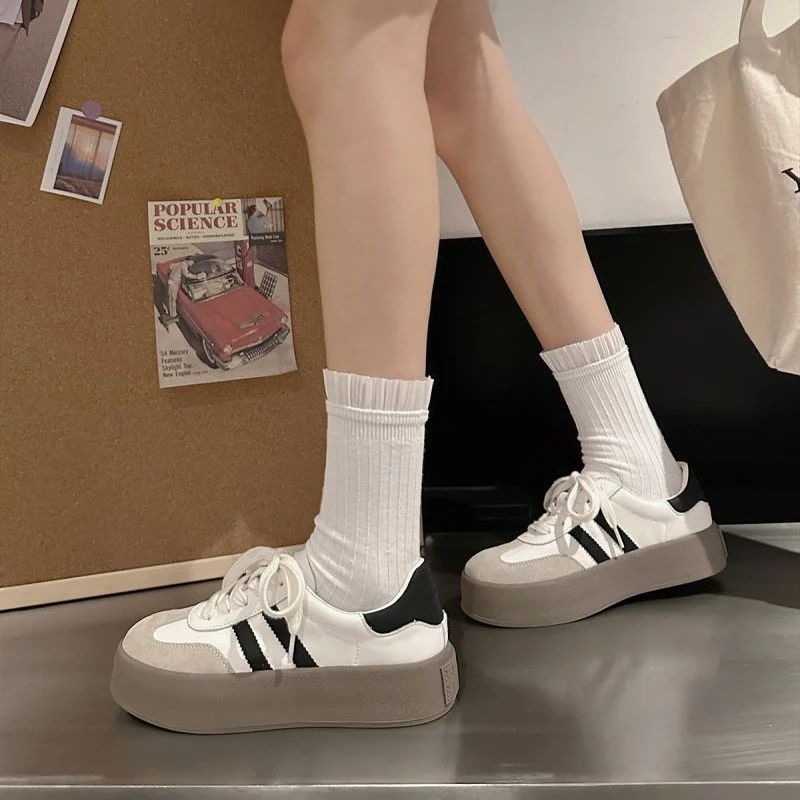Damen Modische Plateausneaker mit gepolsterter Sohle und sportlichem Design Heidi Mode - Image 2