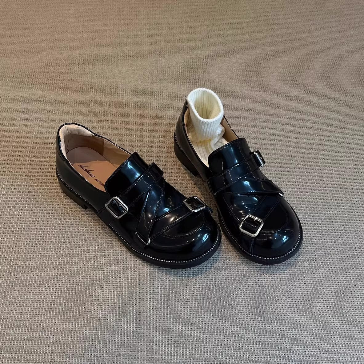 Damen Modische Schnürschuhe mit glänzender Oberfläche und praktischen Riemen Heidi Mode - Image 2