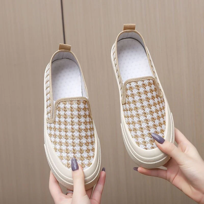 Damen modische Slip-On Sneakers mit Karomuster und flexiblem Fußbett Heidi Mode - Image 4