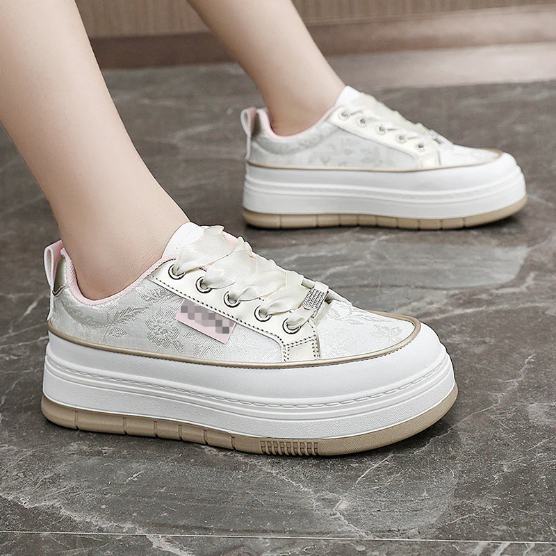 Damen Modische Sneaker mit floralem Design und erhöhtem Plateau Heidi Mode - Image 3