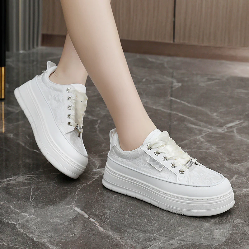 Damen Modische Sneaker mit floralem Design und erhöhtem Plateau Heidi Mode - Image 4