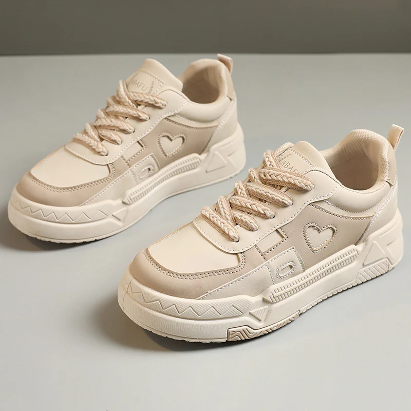 Damen modische Sneaker mit herzförmiger Applikation und robustem Sohlendesign Heidi Mode - Image 2