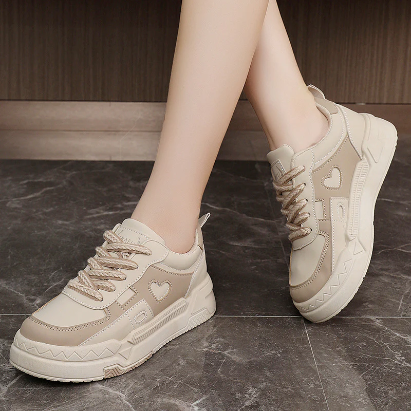 Damen modische Sneaker mit herzförmiger Applikation und robustem Sohlendesign Heidi Mode - Image 4