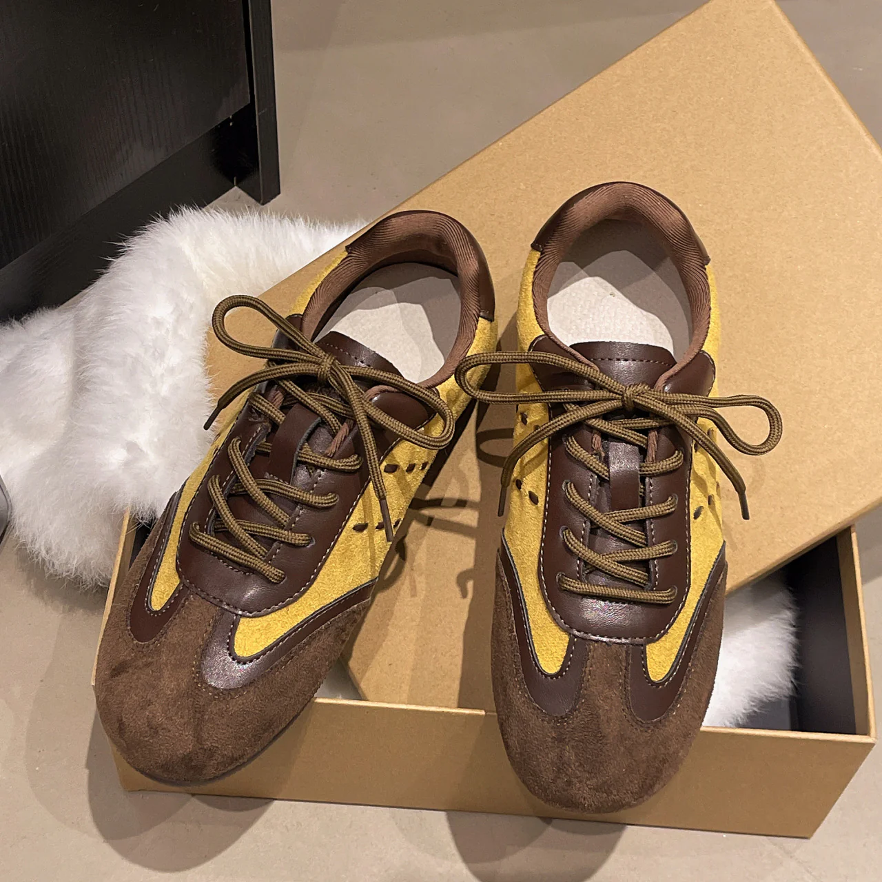 Damen modische Sneaker mit hochwertigem Wildleder-Obermaterial und innovativem Design Heidi Mode - Image 2