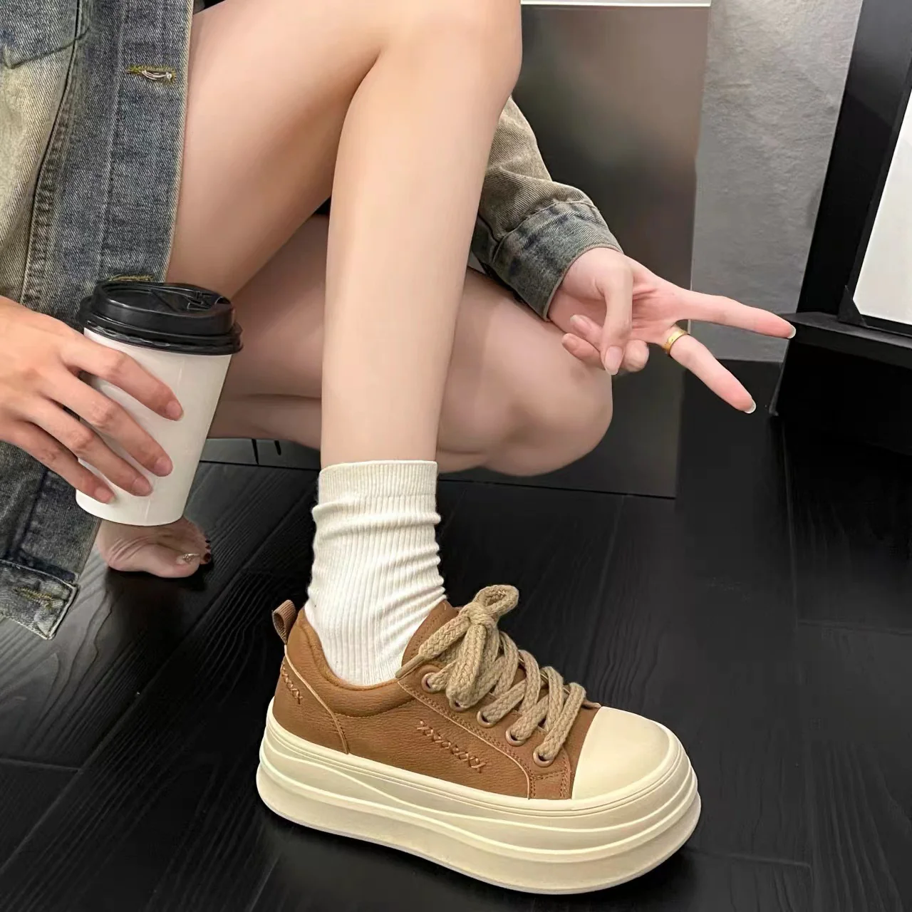 Damen modische Sneaker mit kontrastierender Sohle und elastischem Schnürsystem Heidi Mode - Image 6