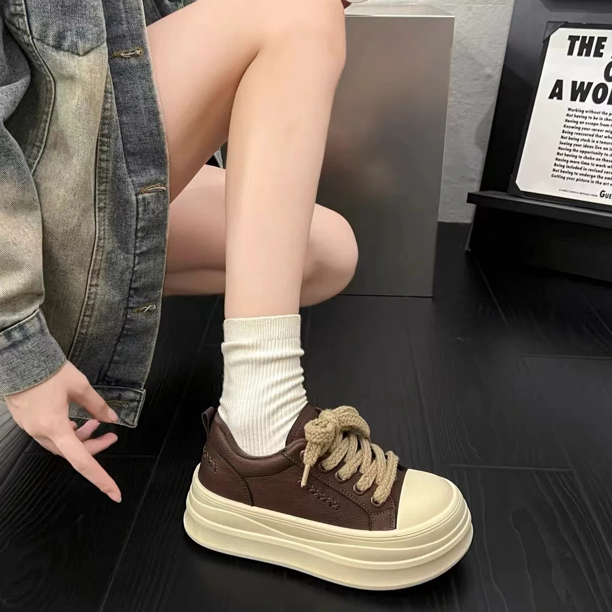 Damen modische Sneaker mit kontrastierender Sohle und elastischem Schnürsystem Heidi Mode - Image 7