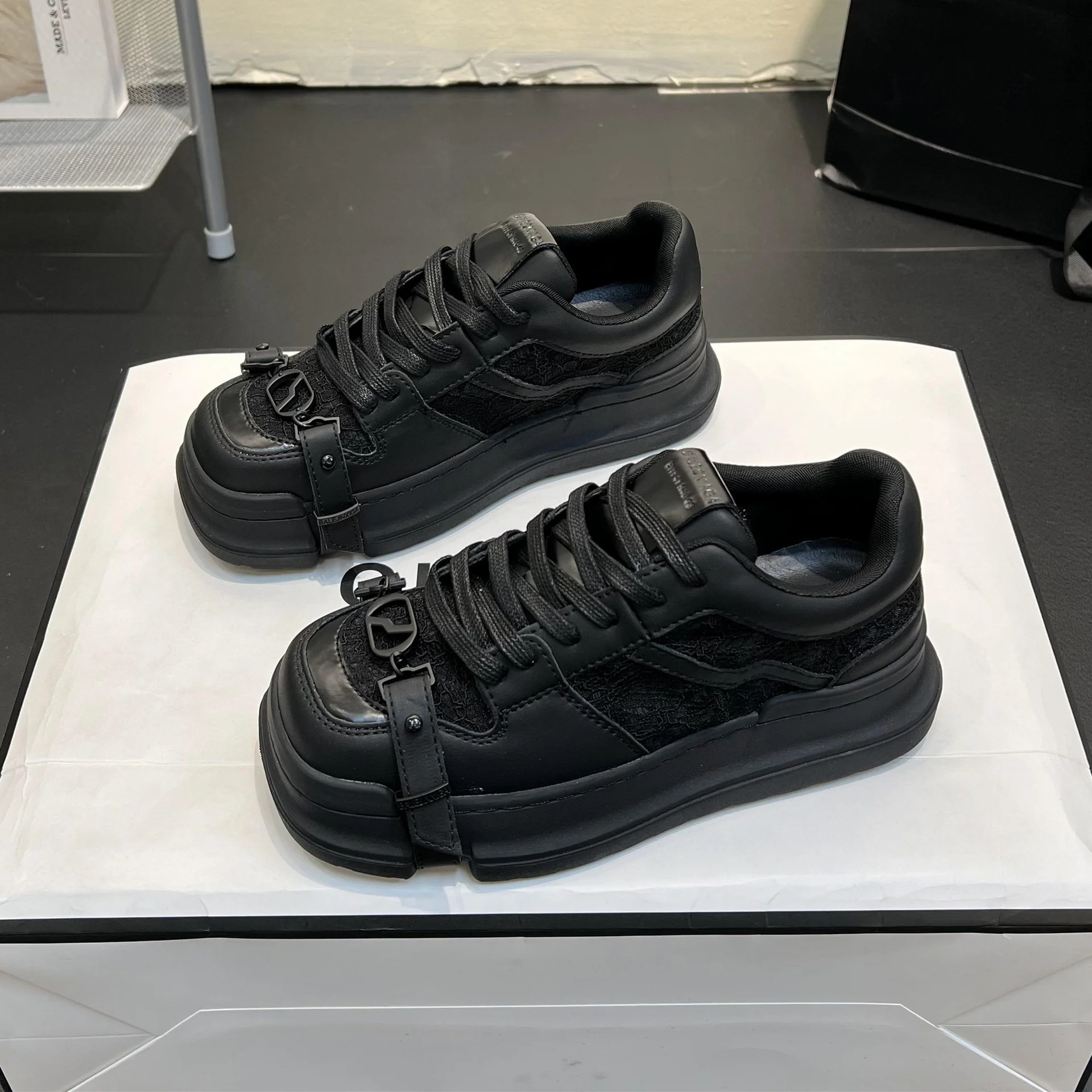 Damen modische Sneaker mit robustem Obermaterial und einzigartigem Design Heidi Mode - Image 2
