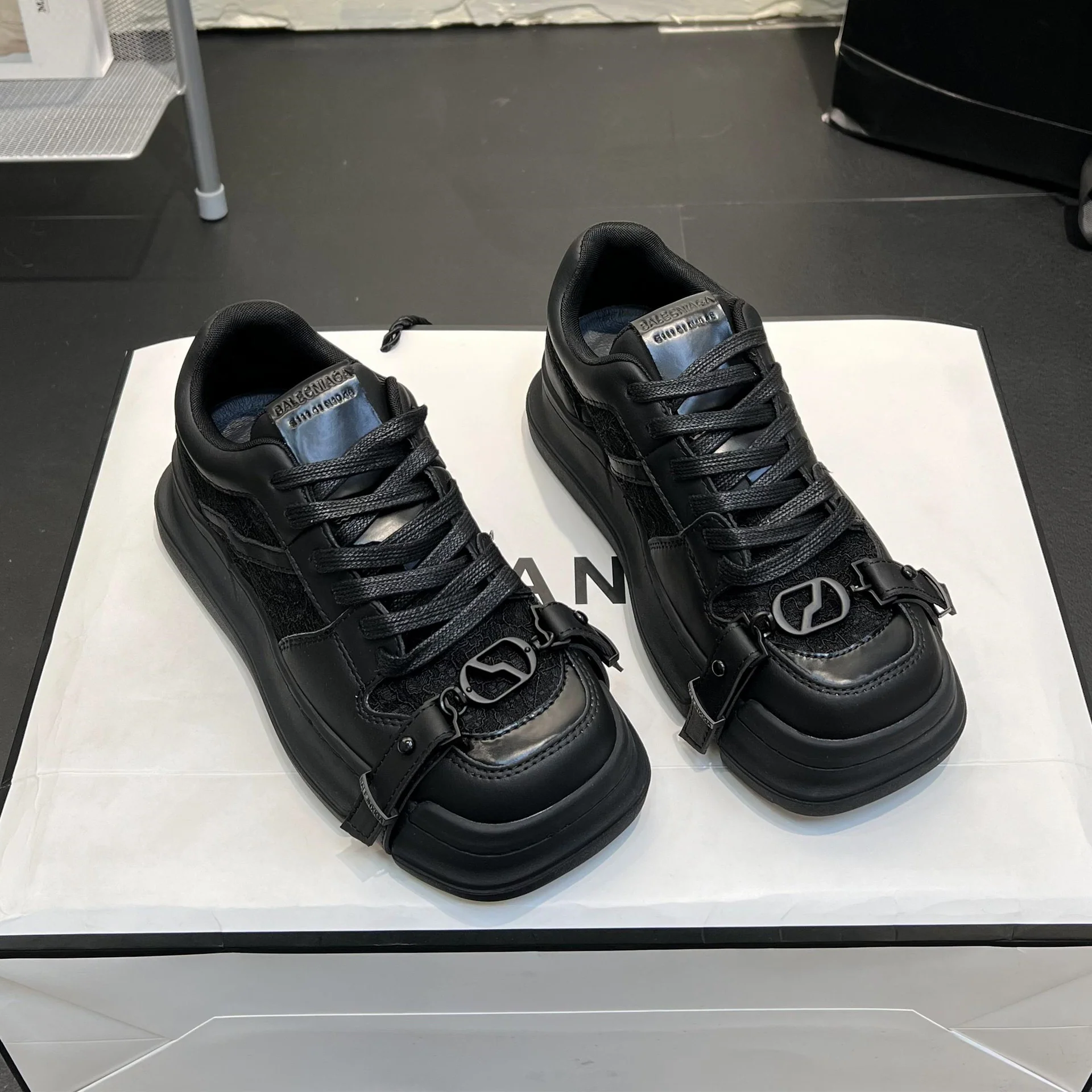 Damen modische Sneaker mit robustem Obermaterial und einzigartigem Design Heidi Mode - Image 4
