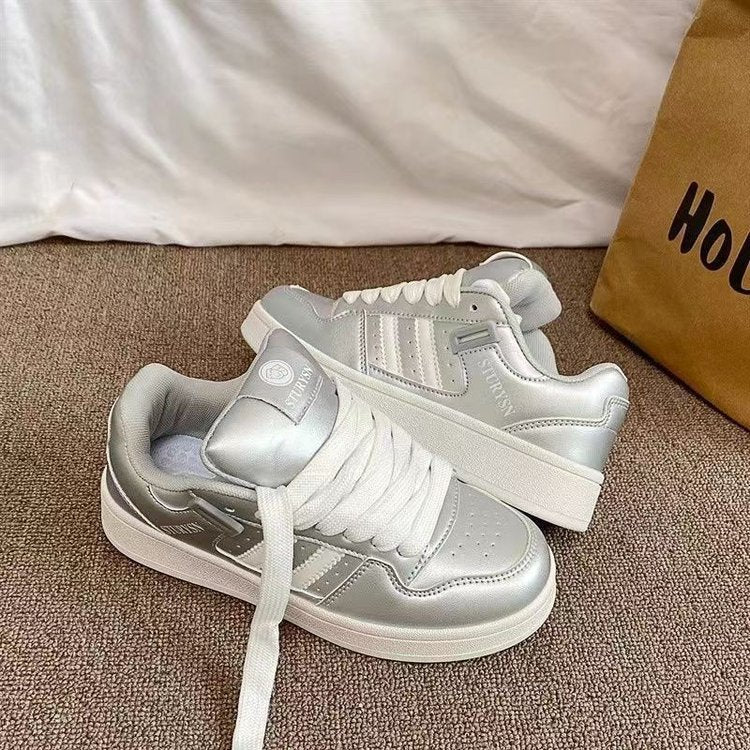 Damen Modische Sneaker mit schimmerndem Metallic-Obermaterial und gepolsterter Innensohle Heidi Mode - Image 4