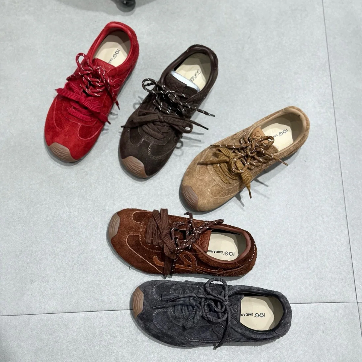 Damen modische Sneakers aus hochwertigem Wildleder mit individuell verstellbaren Schnürsenkeln Heidi Mode - Image 3