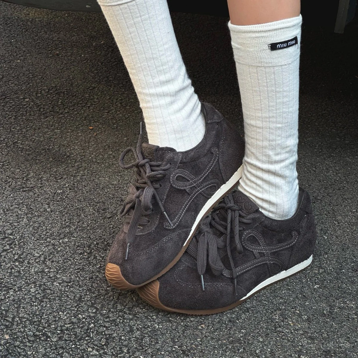 Damen modische Sneakers aus hochwertigem Wildleder mit individuell verstellbaren Schnürsenkeln Heidi Mode - Image 4