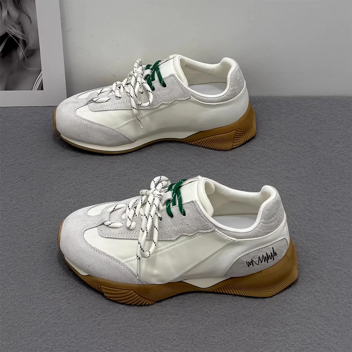 Damen modische Sneakers mit atmungsaktiver Mesh-Oberfläche und trendigem Design Heidi Mode - Image 2