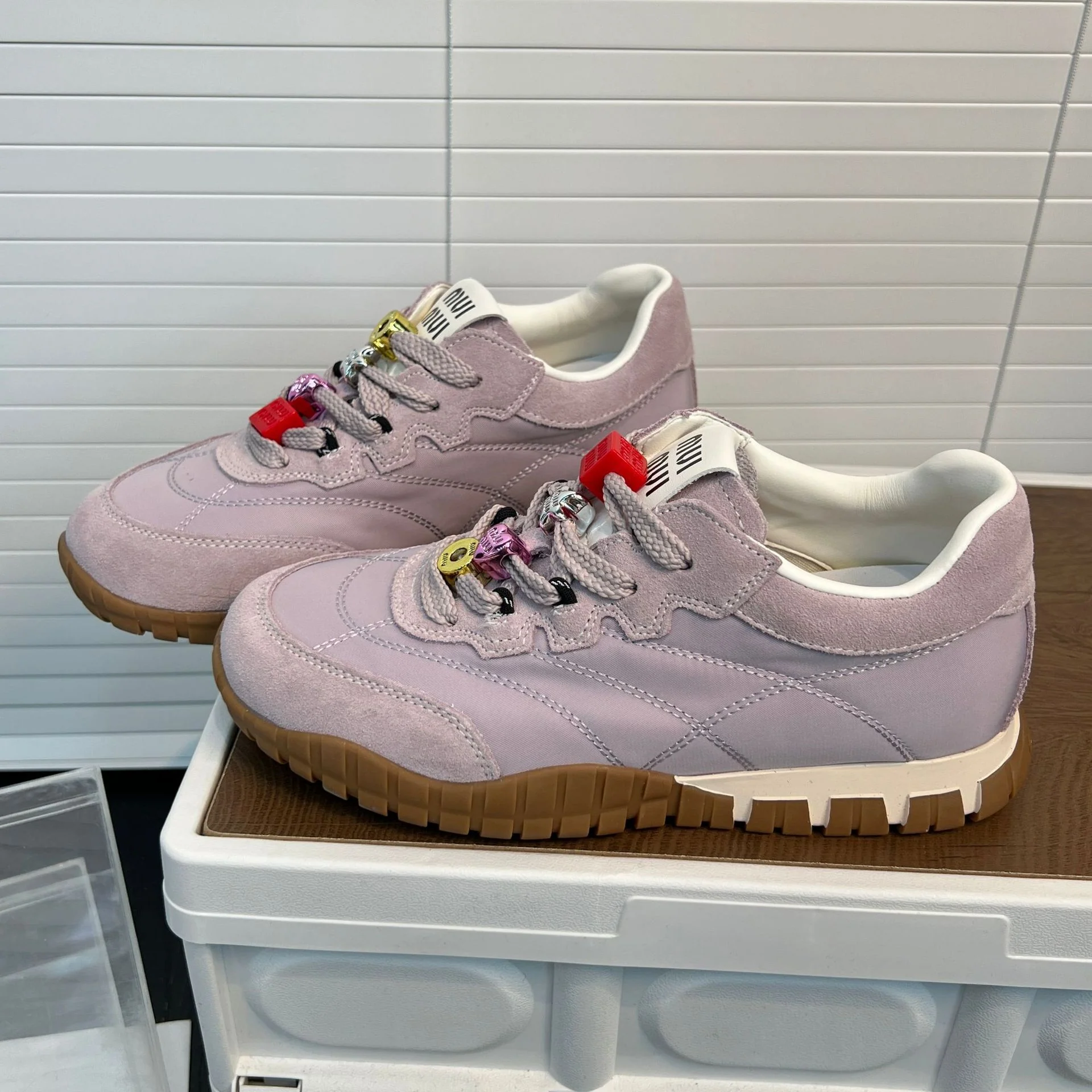 Damen modische Sneakers mit einzigartigem Schnürsystem und bequemem Fußbett Heidi Mode - Image 2