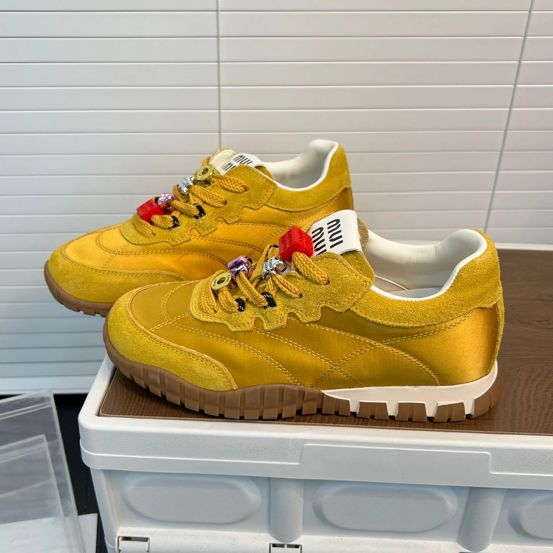 Damen modische Sneakers mit einzigartigem Schnürsystem und bequemem Fußbett Heidi Mode - Image 8