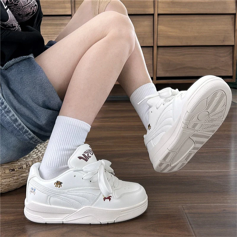 Damen modische Sneakers mit einzigartigen Stickereien und gepolsterter Sohle Heidi Mode